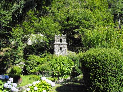 I resti di Castelvedro in località Mai