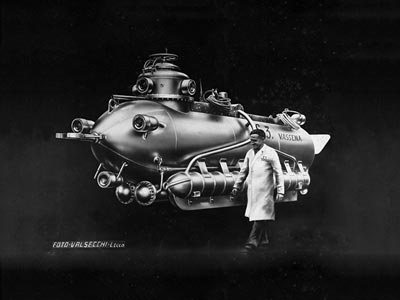 Pietro Vassena con il sommergibile Batiscafo C3