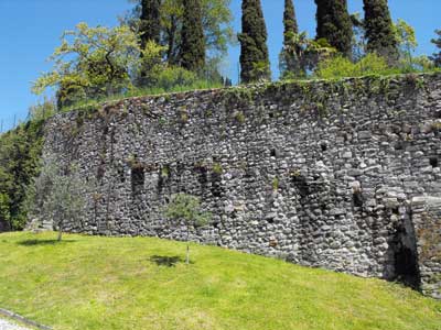 I resti del castello di Menaggio - Lago di Como